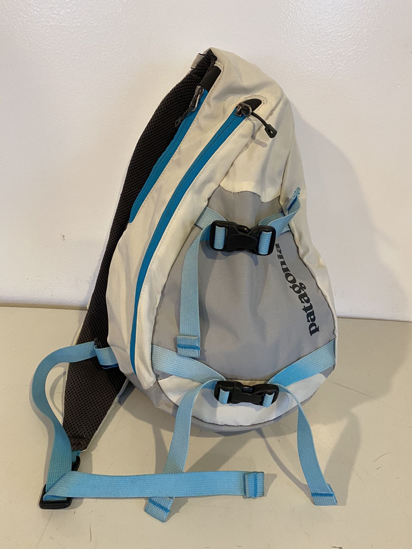 Patagonia small shoulder bag