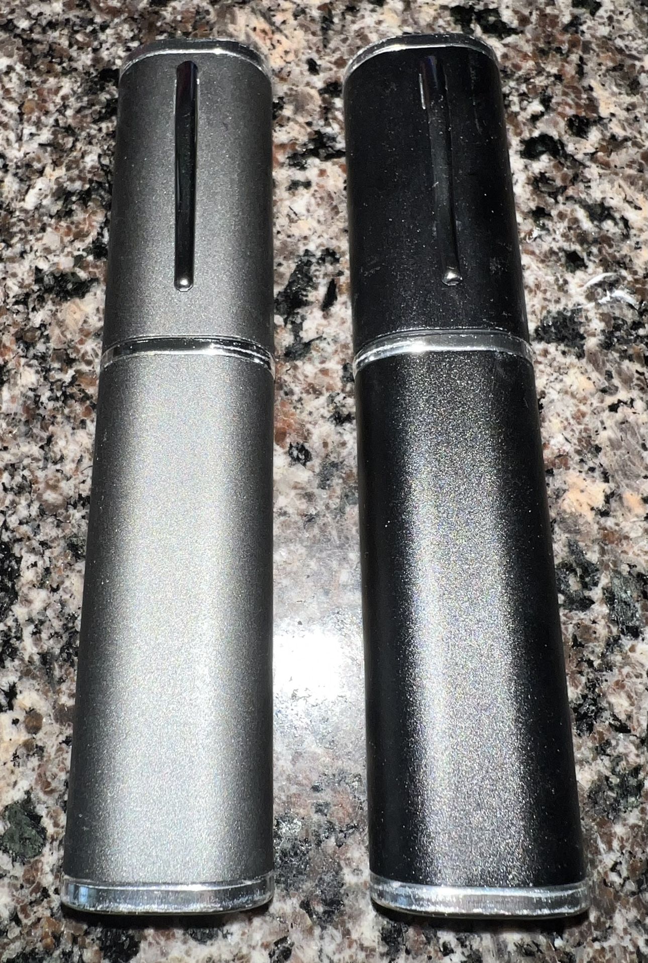 2 Design Optics By Foster Grant Reading Glasses With Hard Clip On Case