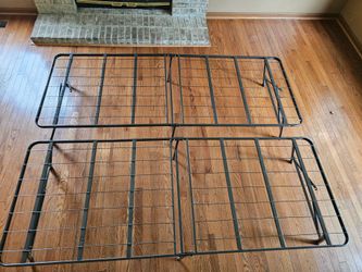 Metal bed frame