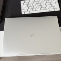 MacBook Pro 16