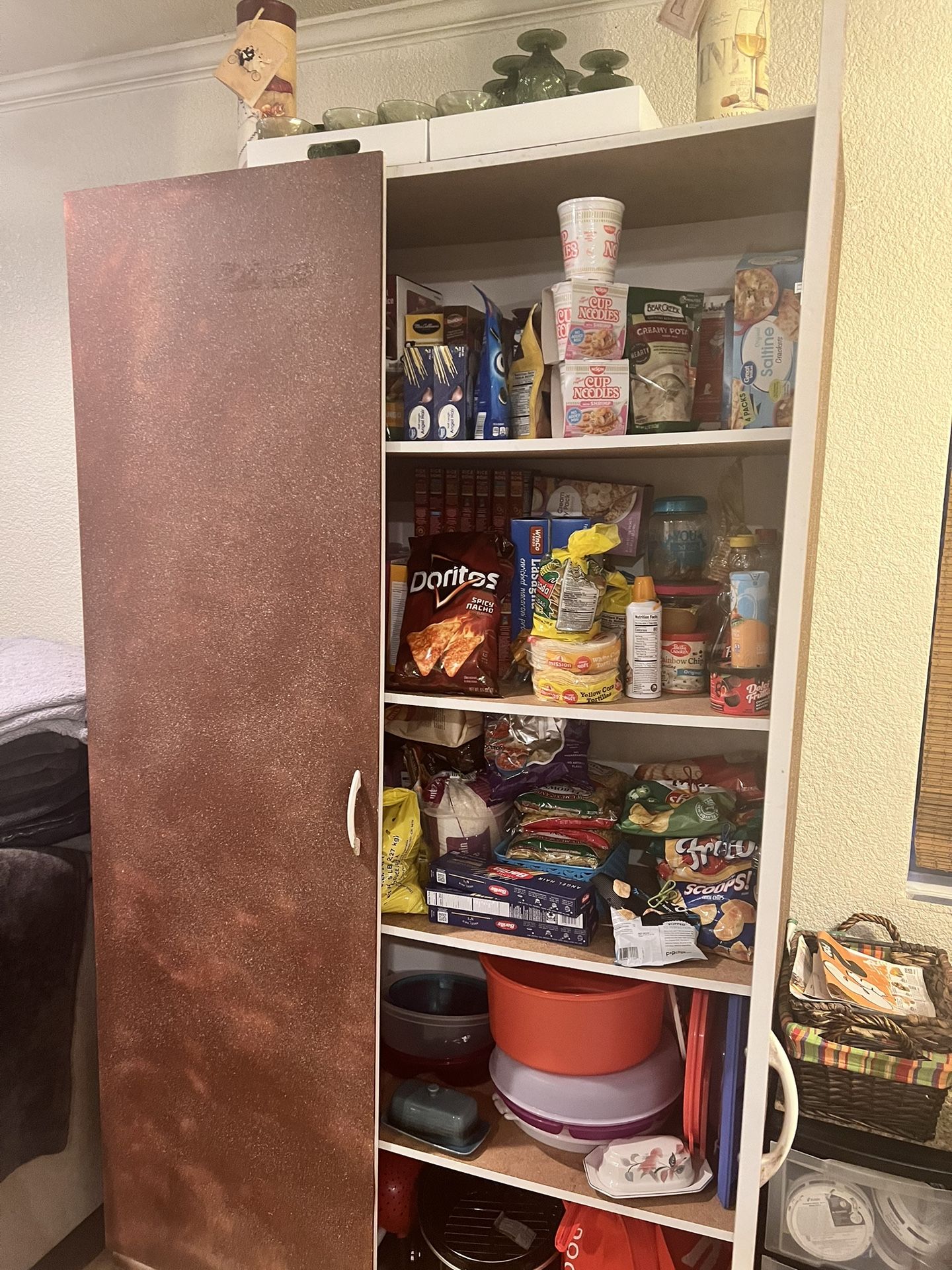 Cabinet/pantry