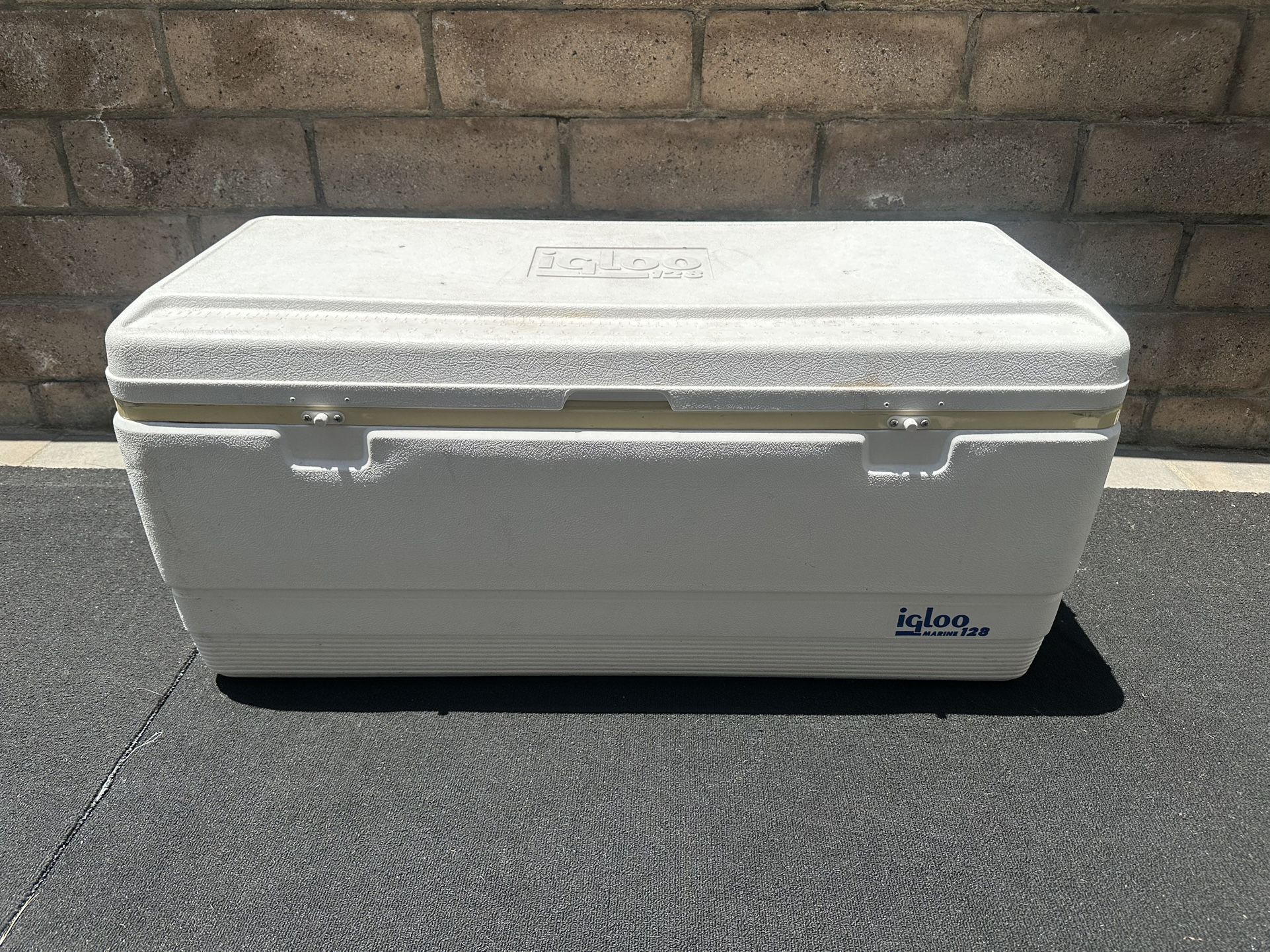 Igloo 128-Quart Insulated Marine Cooler