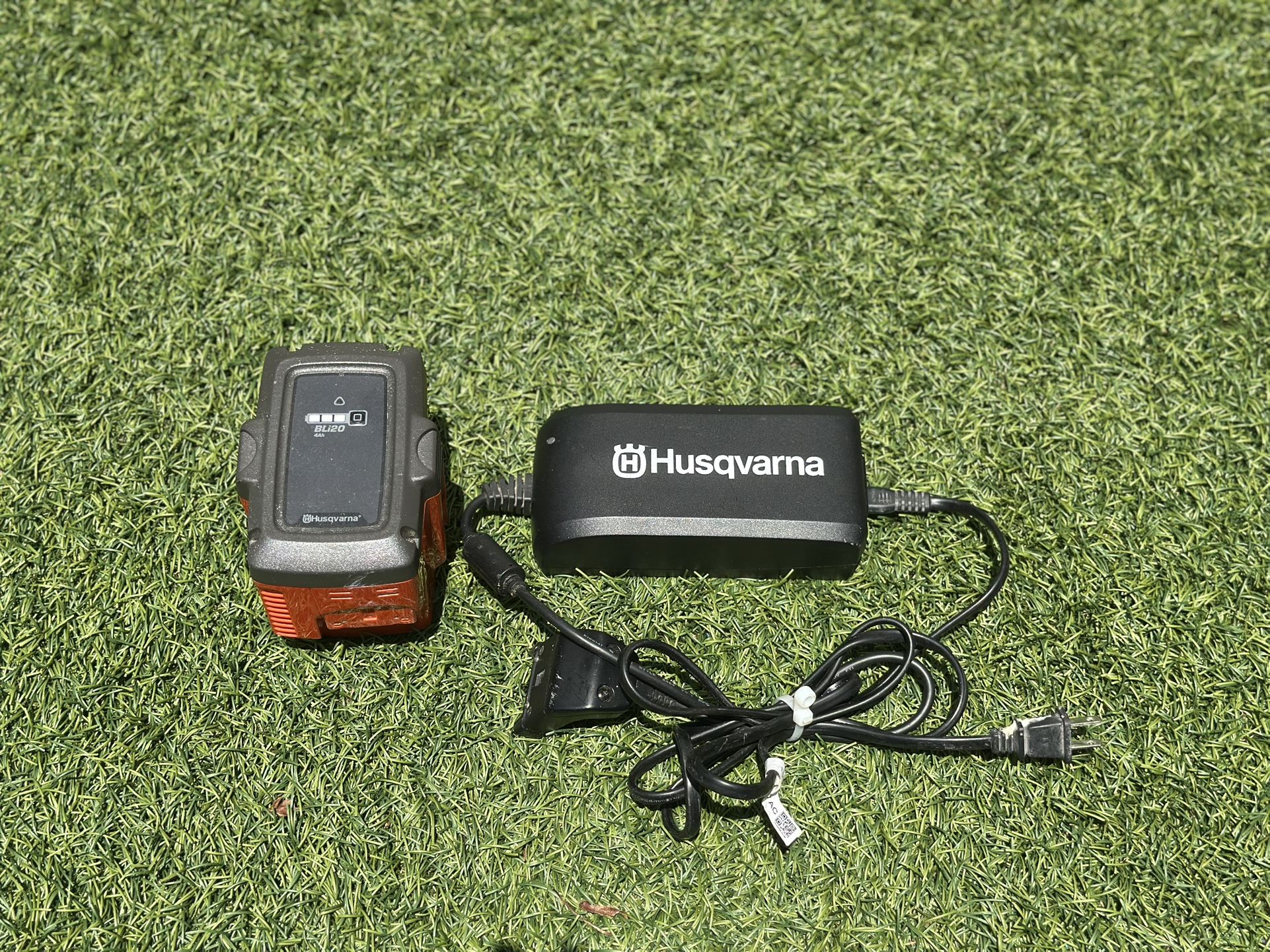 Husqvarna 36V 4Ah Battery & Charger,like New Conditions 