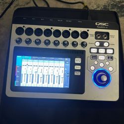 QSC touchmix 8