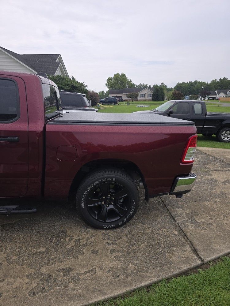 Tonneau Cover For 19 To 24 Ram New Body 5'7 bed