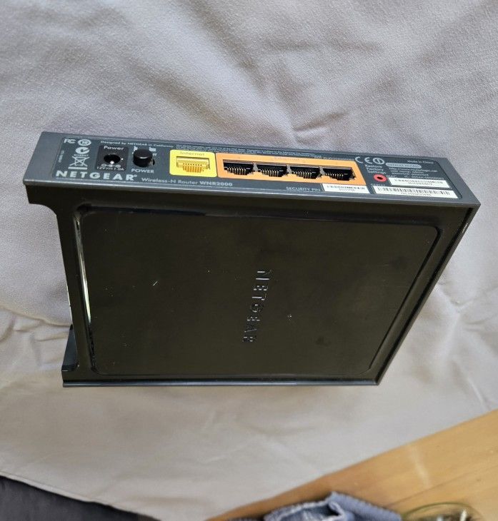 Netgear WNR2000 — Wireless N Router - Including a FREE 10 ft Ethernet Cable !