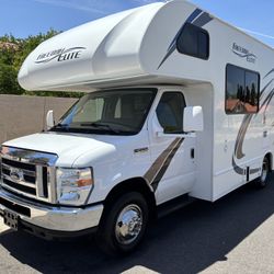 2019 Thor Motor Coach Freedom Elite HE Low Miles 