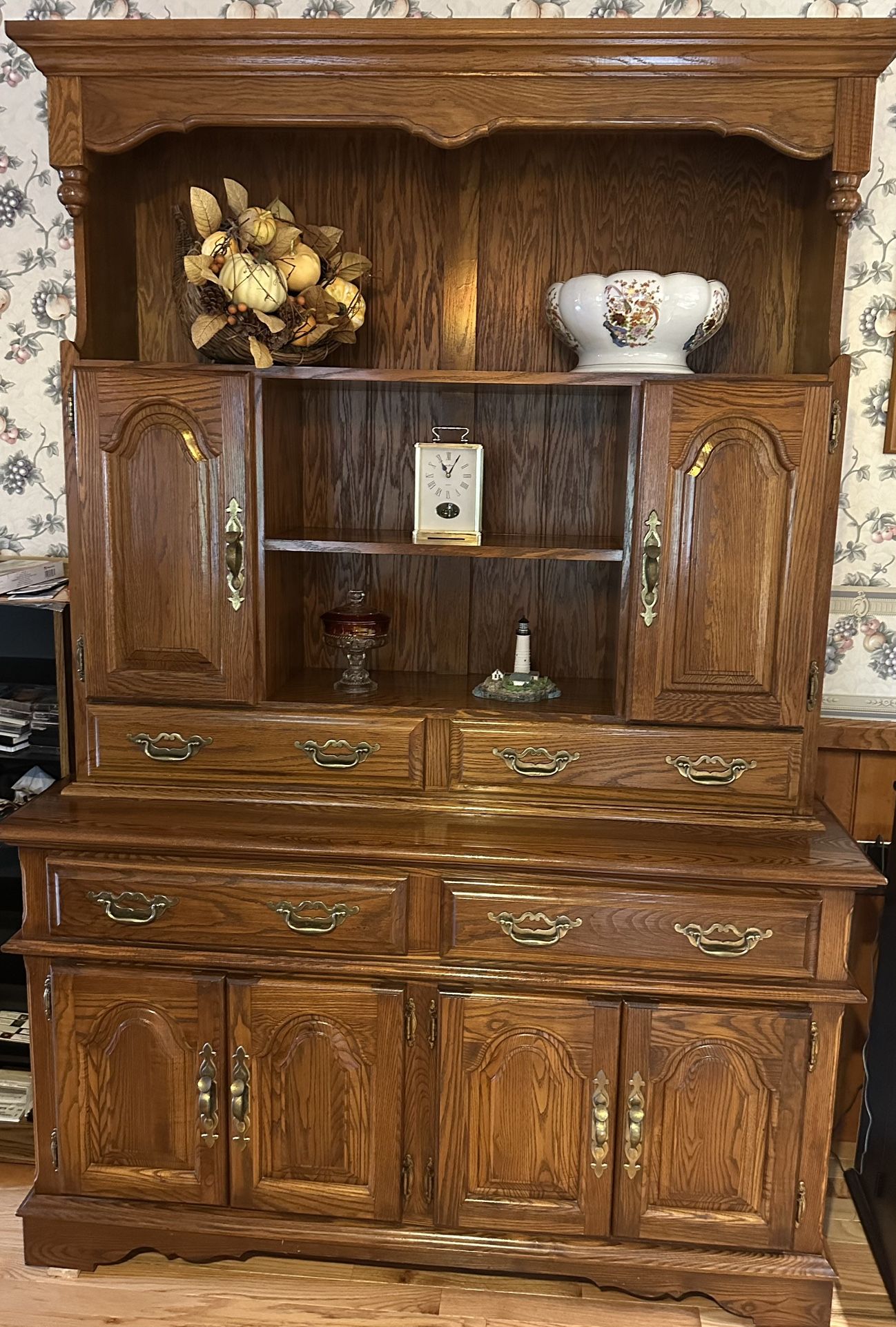 China Cabinet/hutch
