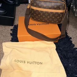 AUTHENTIC Louis Vuitton Monogram Reporter Crossbody Bag - Brown/Tan