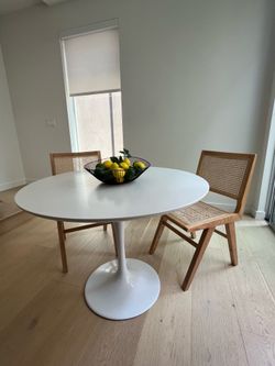 Rove Concepts Modern Round Dining Table | 40” White Tulip Table