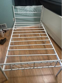 White Metal Twin Size Bed Frame