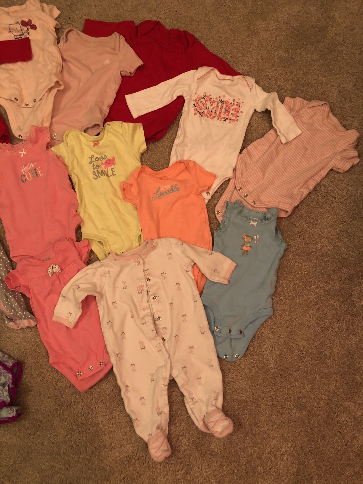 Huge baby girl lot clothes Calvin Klein , baby gap, Carter’s, Lacoste asking only 15$! Pants shorts onesies night dresses 0-6 months 9-18 lbs