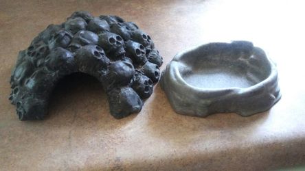 Pet dish and hide out