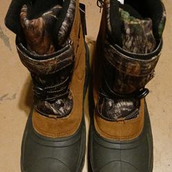 Ozark Trail Mossy Oak Camo 
Men Snow Winter Boots 
Insulated -5 Degrees 
Size 12