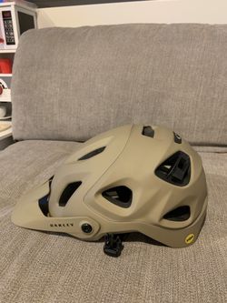 Oakley DRT-5 Brand New discontinued color.  Large 