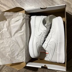 Nike Air Force in White