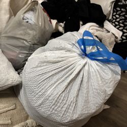 2 Bags full of women’s clothes 