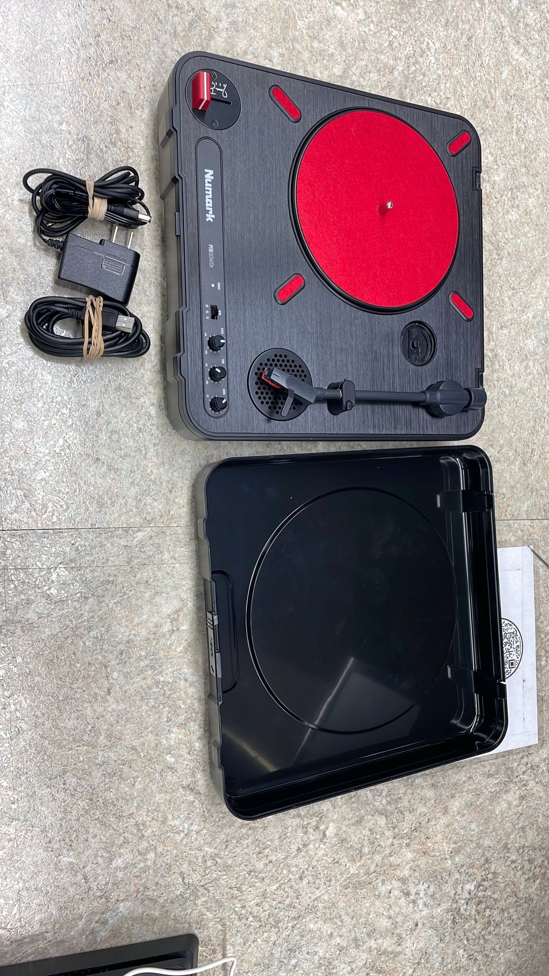 Numark Pat01 Scratch Portable Turntable With Power Cord / AUX Cord / USB Cable (70502182)