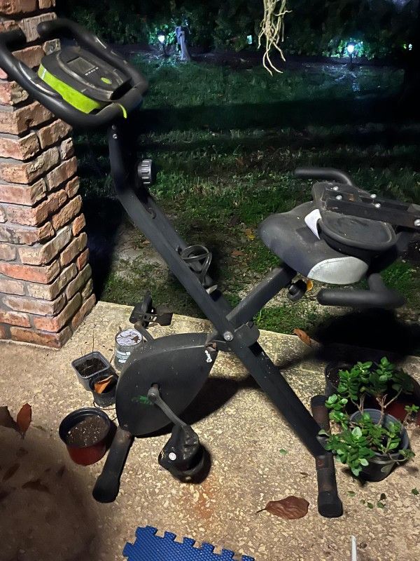 Foldable Stationary Exercise Bike – Adjustable Resistance