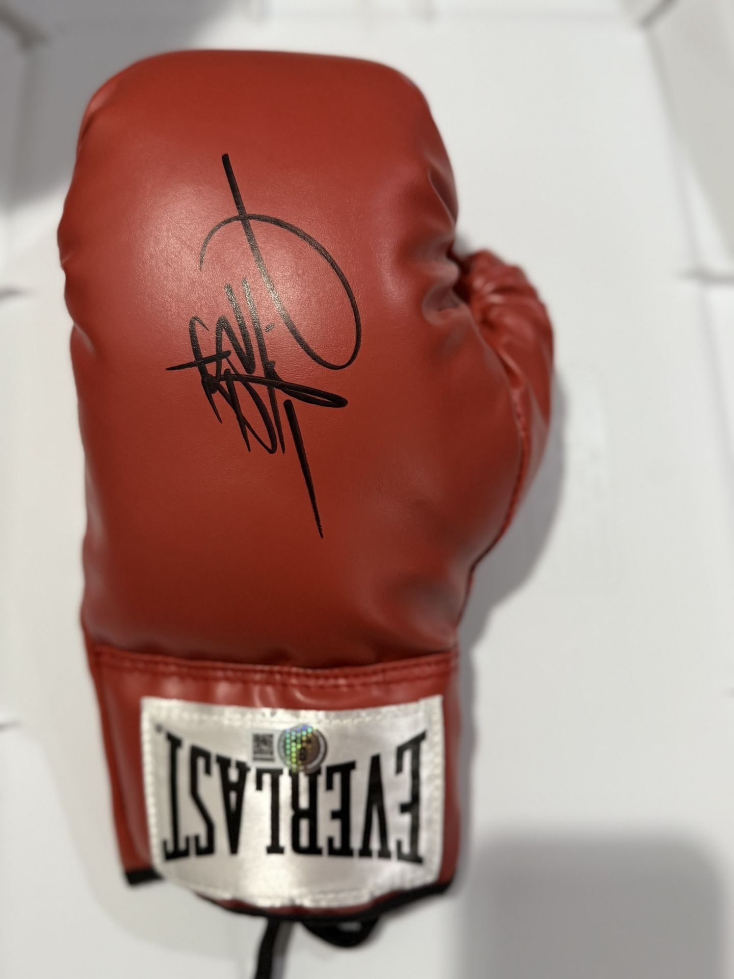 Deontay Wilder Autographed Red Everlast Boxing Glove Beckett Certified