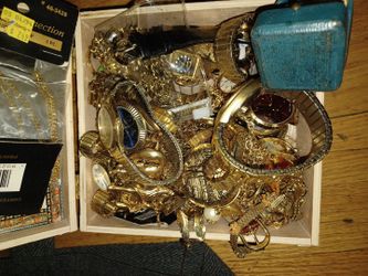Costumes jewelery