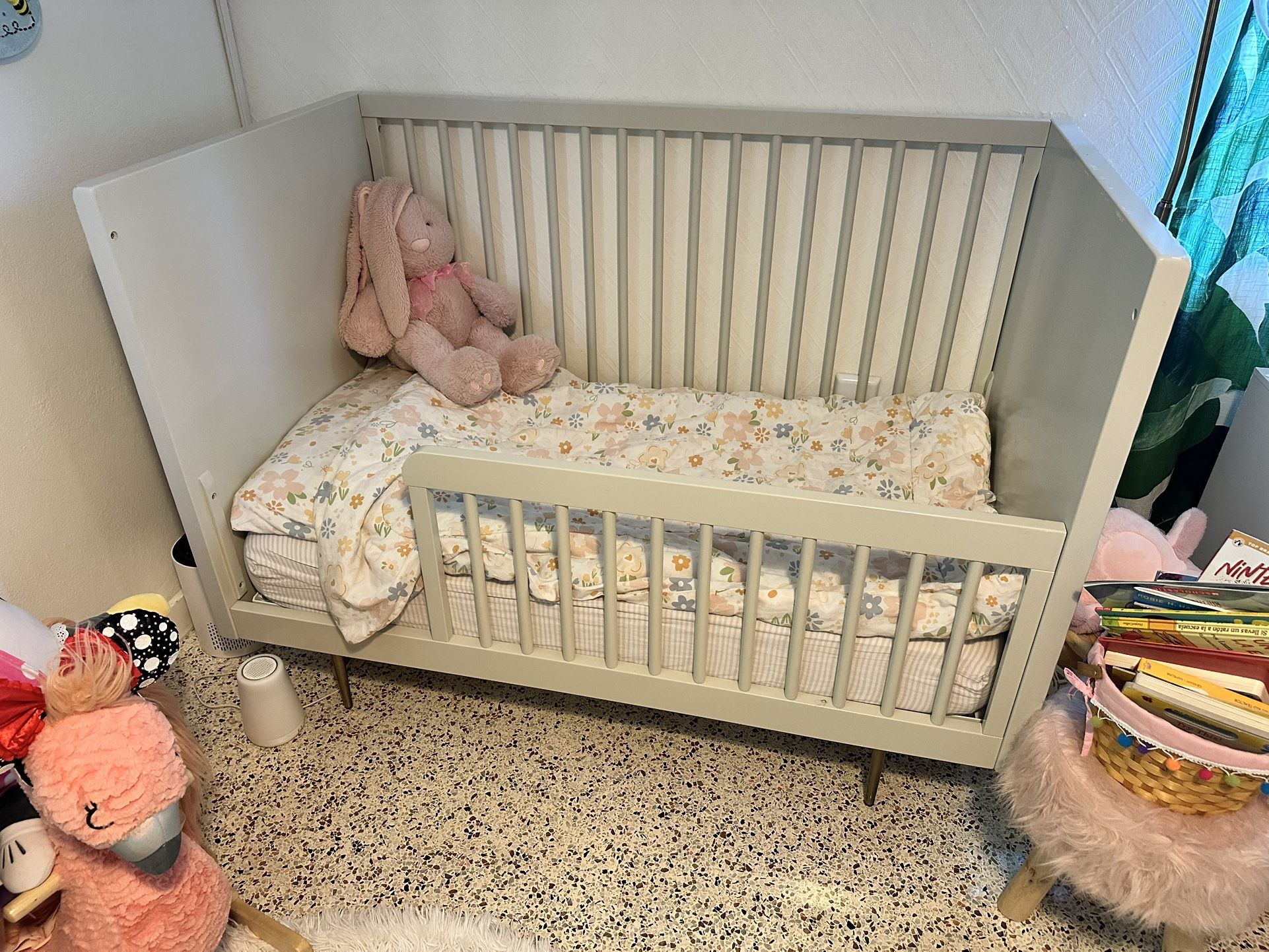 Crib / Toddler bed Crate Barrel West Elm