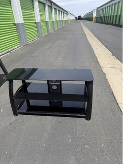 Bell'O TV stand with black glass shelves