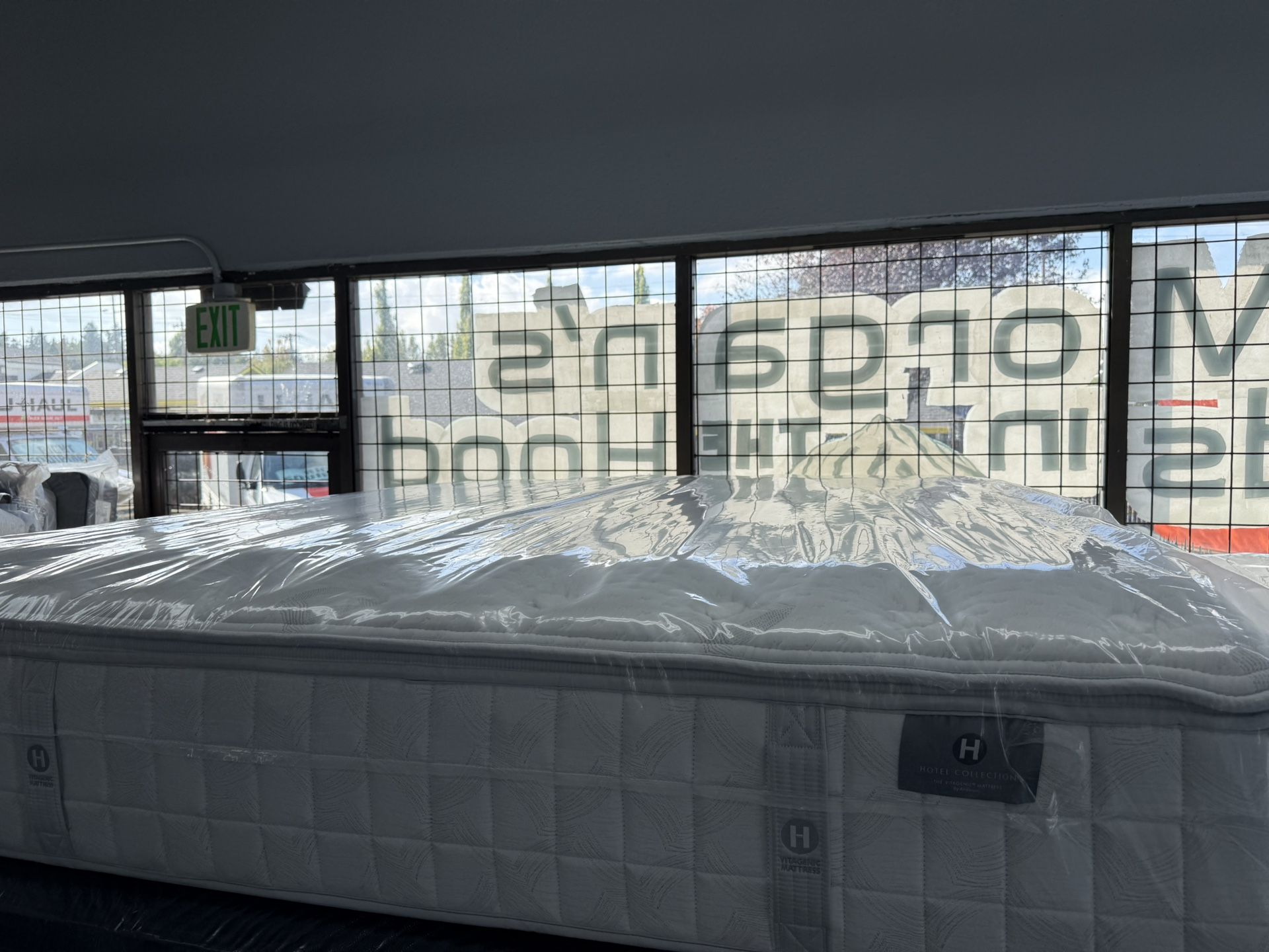 KING SIZE KLUFT AIRELOOM PILLOW TOP MATTRESS & BOX SPRINGS BED SET