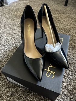 Black Pumps