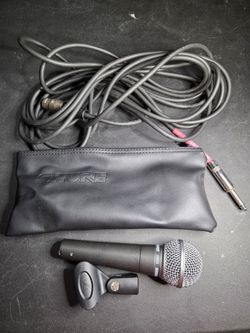 Shure SM58 Professional XLR Dynamic Vocal Microphone bundle with cable and case