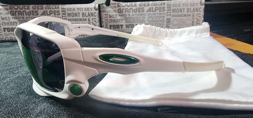 OAKLEY RACING JACKET WHITE GREEN IRIDIUM WITH EXTRA for Sale in Pompano Beach FL OfferUp