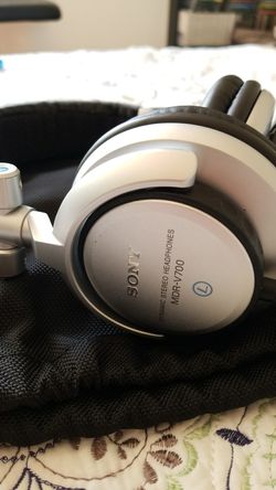 Sony MDRV700DJ headphones