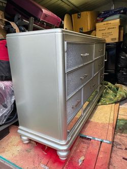 DRESSER