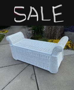 Wicker Weather Resident Indoor or Outdoor Storage Chest Bench Chair