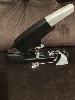 Heavy duty stapler