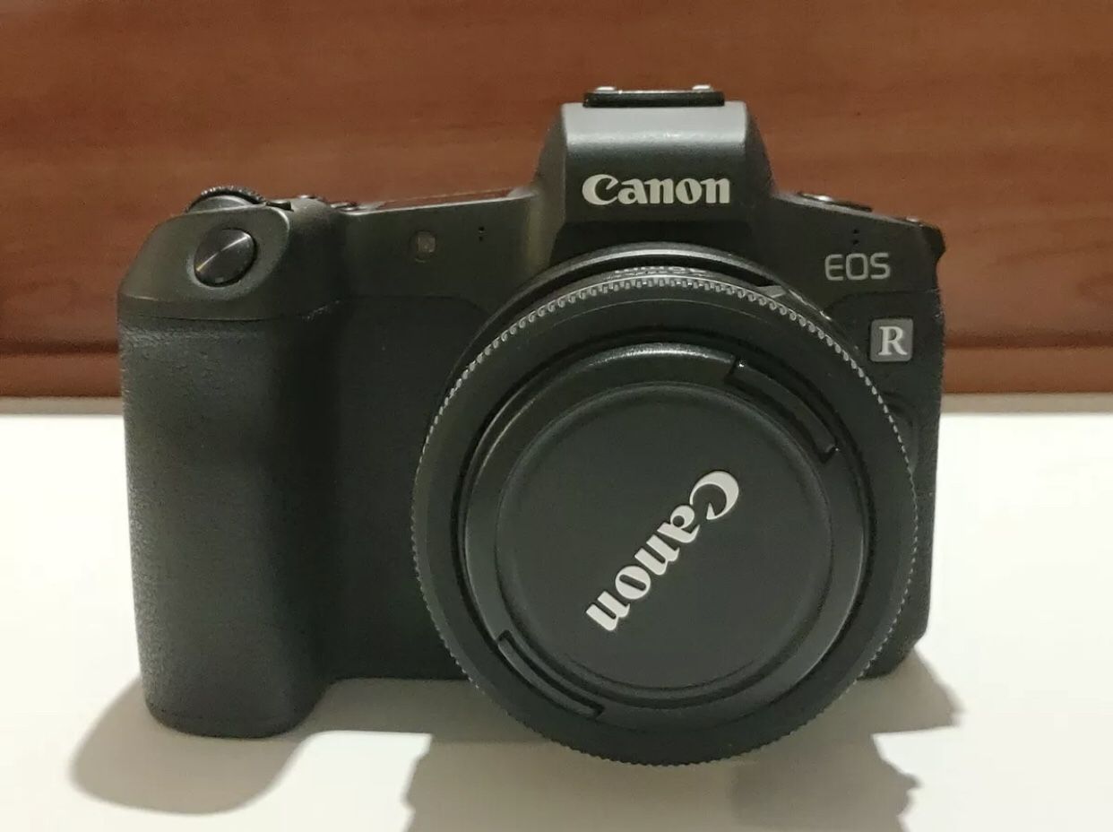 Canon EOS R 30.3MP Digital Camera Body - Extra Battery -Low shutter count -NMint, The Camera Is In Good Condition ,Selling It Because Of An Emergency