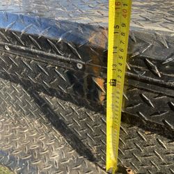 (1) Truck Tool Box NO KEYS 