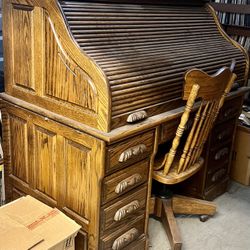 Vintage Solid Oak Roll Top Desk W/ Rolling Chair