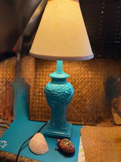 Beautiful turquoise lamp comes with bulb