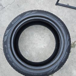 285/45R22 Pirelli