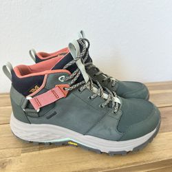 TEVA women’s hiking Boots Size 8