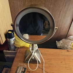 Makeup Mirror With Lighting 