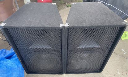 Pair Of Peavey Speakers Like New