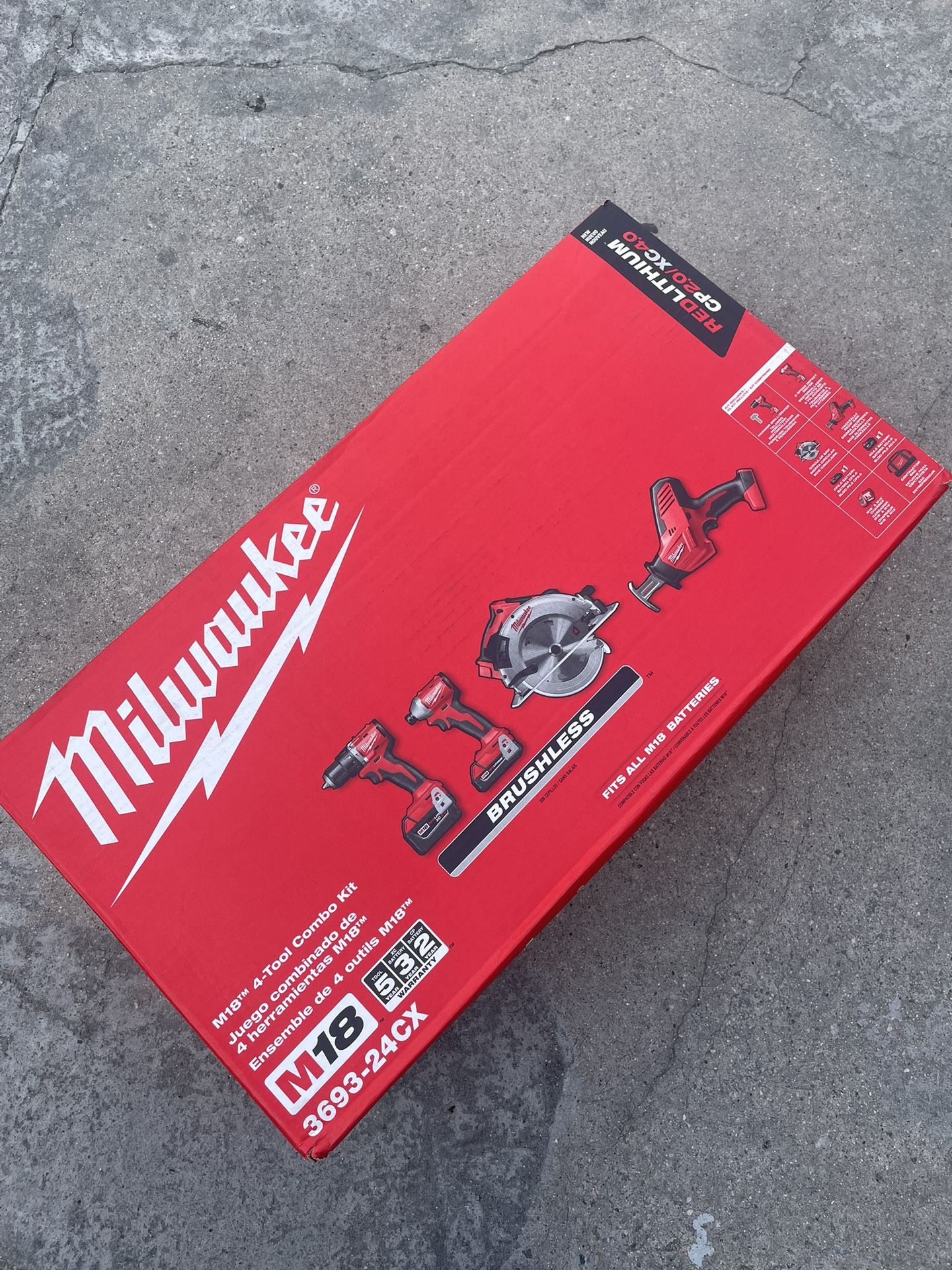 Milwaukee M18 18-Volt Lithium-Ion Brushless Cordless Combo Kit 4 Tool w/ 2x Batteries Charger & Tool Bag $329 New