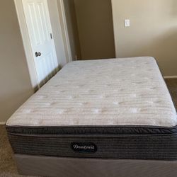 QUEEN BEAUTYREST MATTRESS AND FREE BOX SPRING