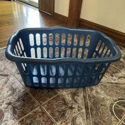 Sterilite Laundry Basket