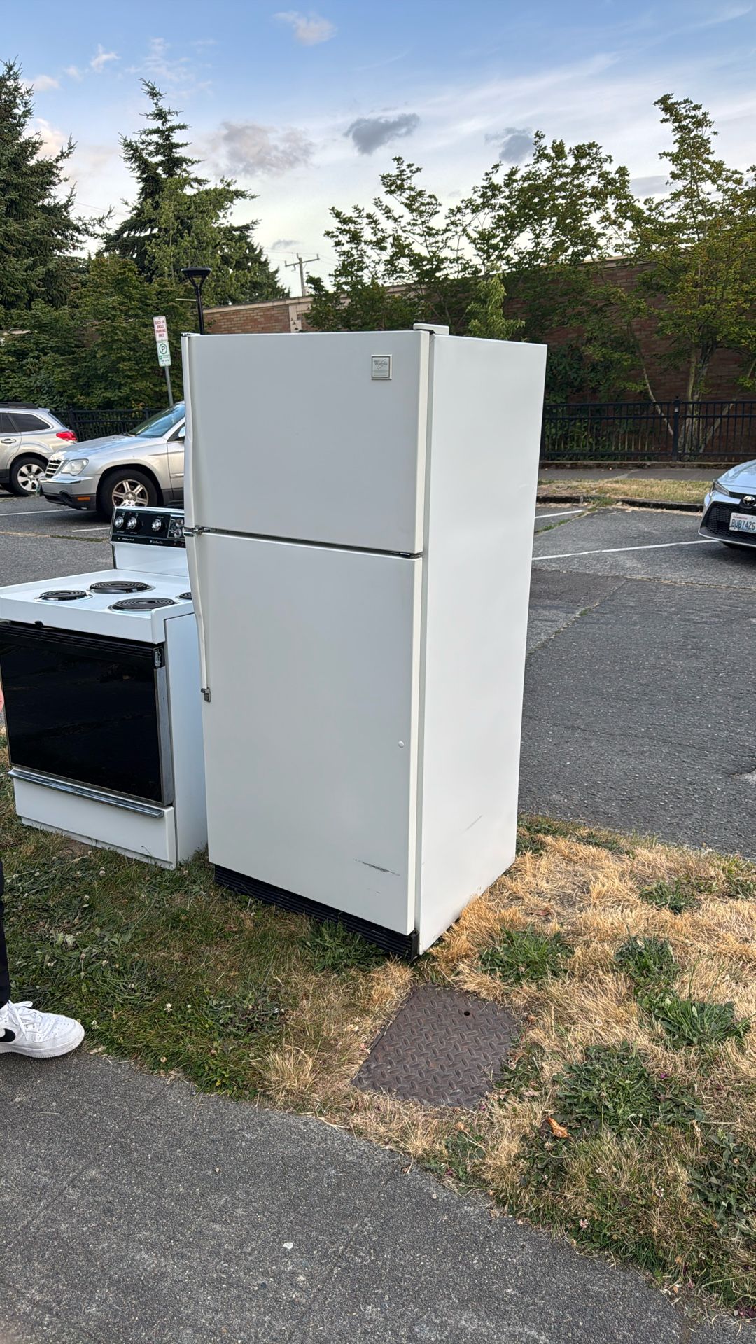 FREE working Whirlpool Fridge (pick up only)