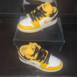 Air Jordan 1 Low Taxi