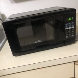 Very Good Condition Sunbeam Microwave 