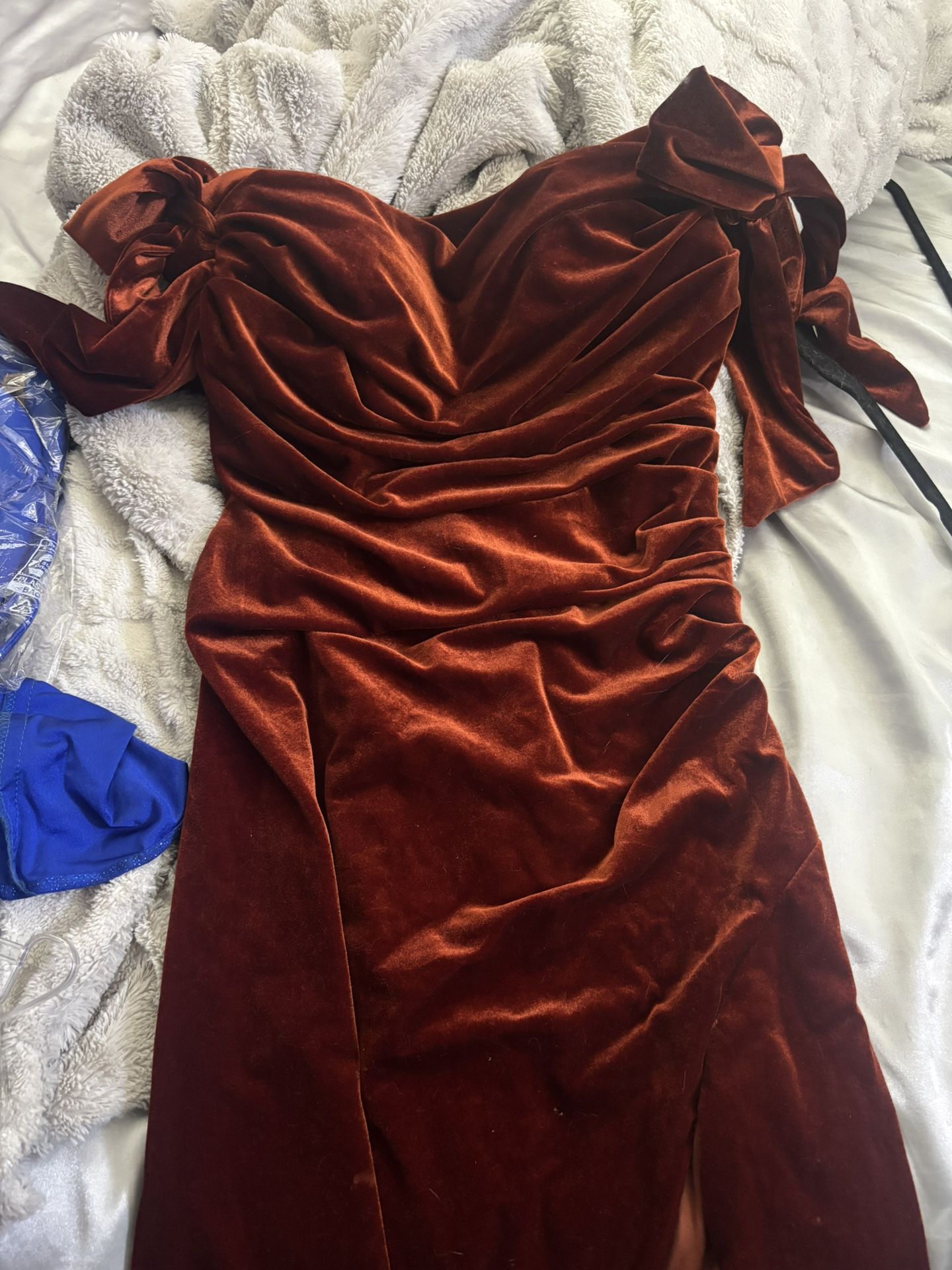 Velvet dress perfect condition zipper and clip perfectly fine